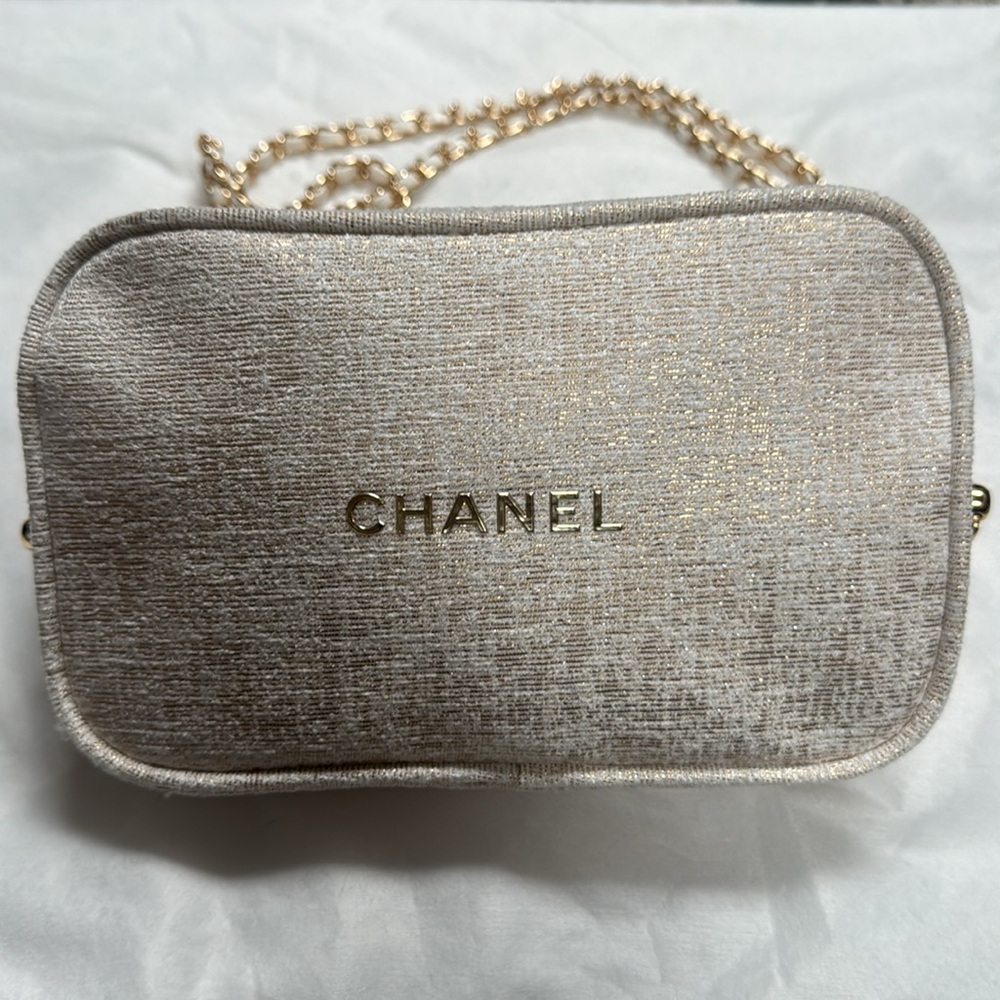 Chanel Beauté Bag with chain